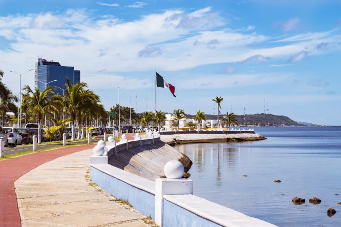 Pedestrian path and bycicle lane along the Campeche Malecon